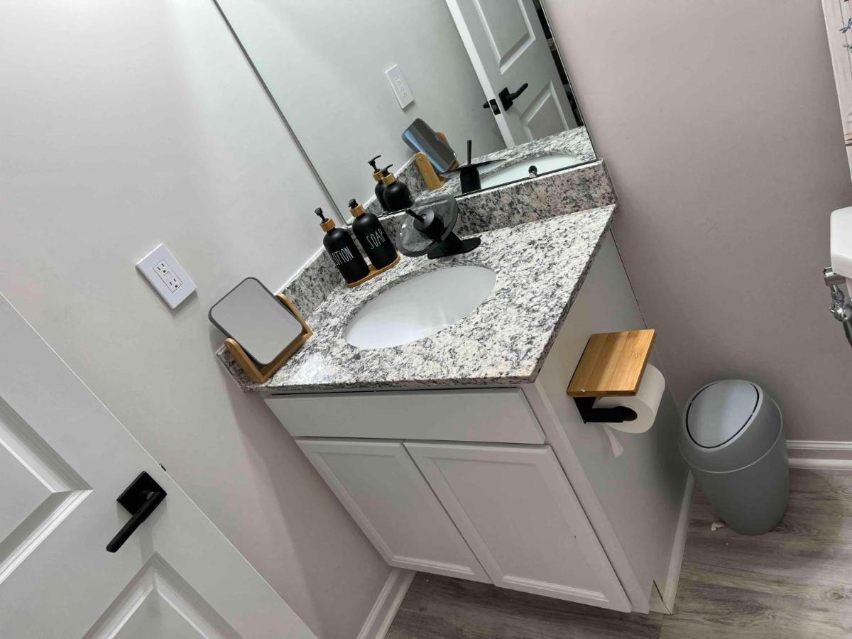 Hometel Premium Guest Suite W/ Private Entrance Ypsilanti Exterior photo